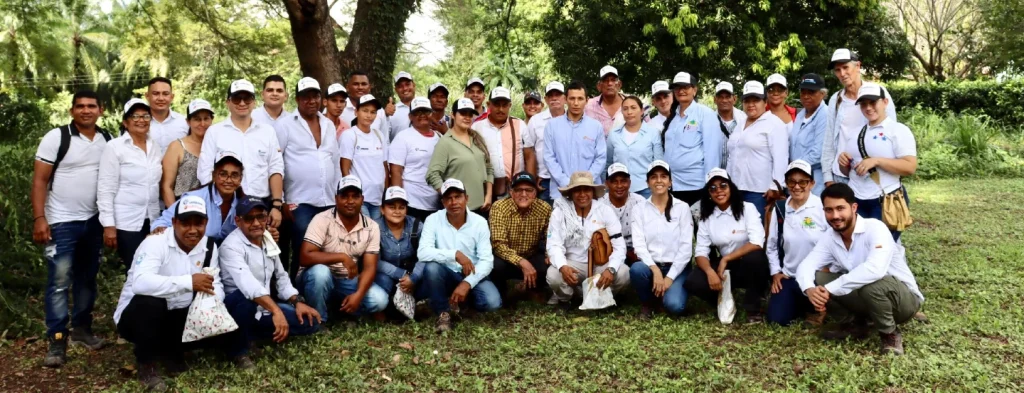 44 productores de los municipios de Tamalameque, Becerril y Bosconia, se capacitaron sobre el proceso de extracción del aceite de palma